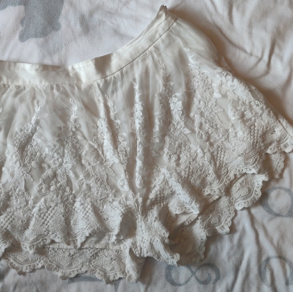 Ambiance White Lace Shorts LARGE